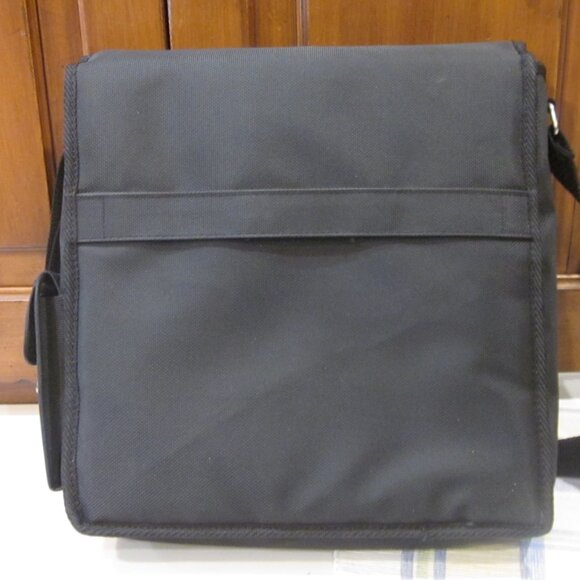 Sony PlayStation 2 shoulder bag and manuals - Picture 3 of 7